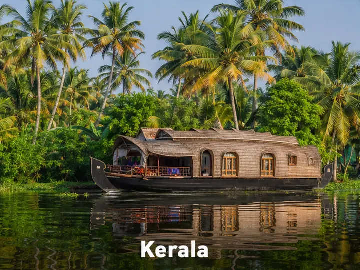 കേരളത്തിന്റെ പ്രകൃതിഭംഗിയും സംസ്കാരവും - Kerala Iconic Houseboat Landmark
